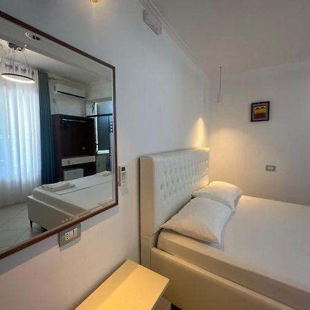 Hotel Kristal Borsh Buitenkant foto