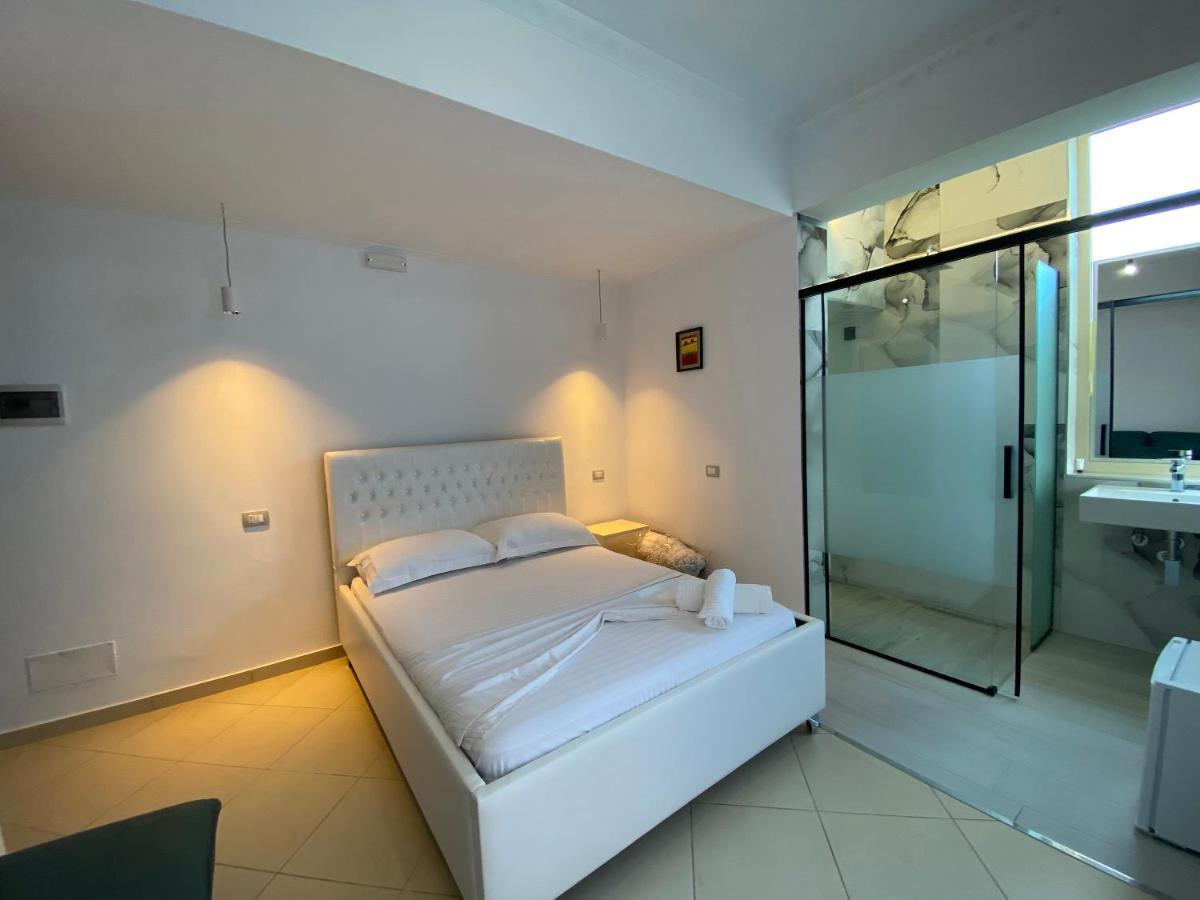 Hotel Kristal Borsh Buitenkant foto