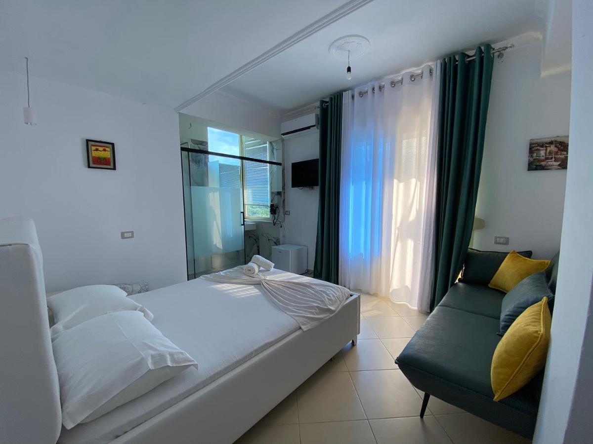 Hotel Kristal Borsh Buitenkant foto