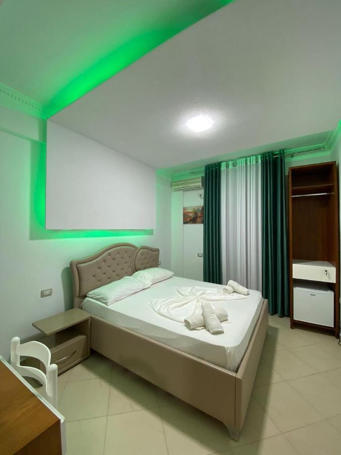 Hotel Kristal Borsh Buitenkant foto