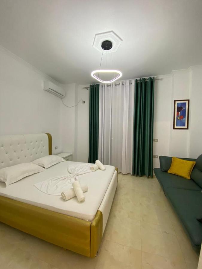 Hotel Kristal Borsh Buitenkant foto