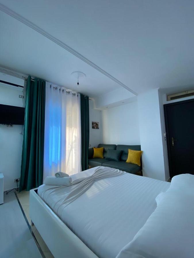 Hotel Kristal Borsh Buitenkant foto