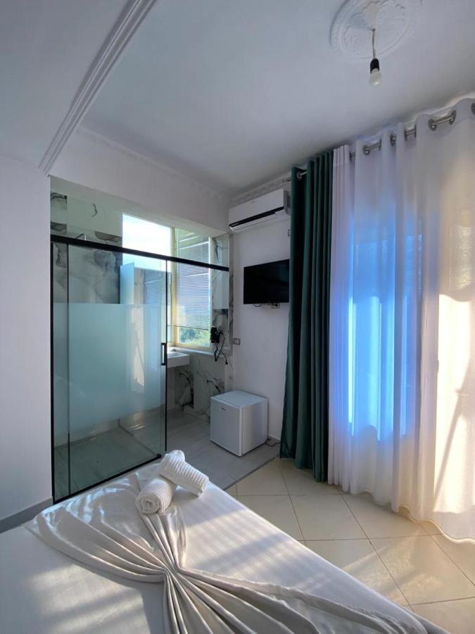 Hotel Kristal Borsh Buitenkant foto