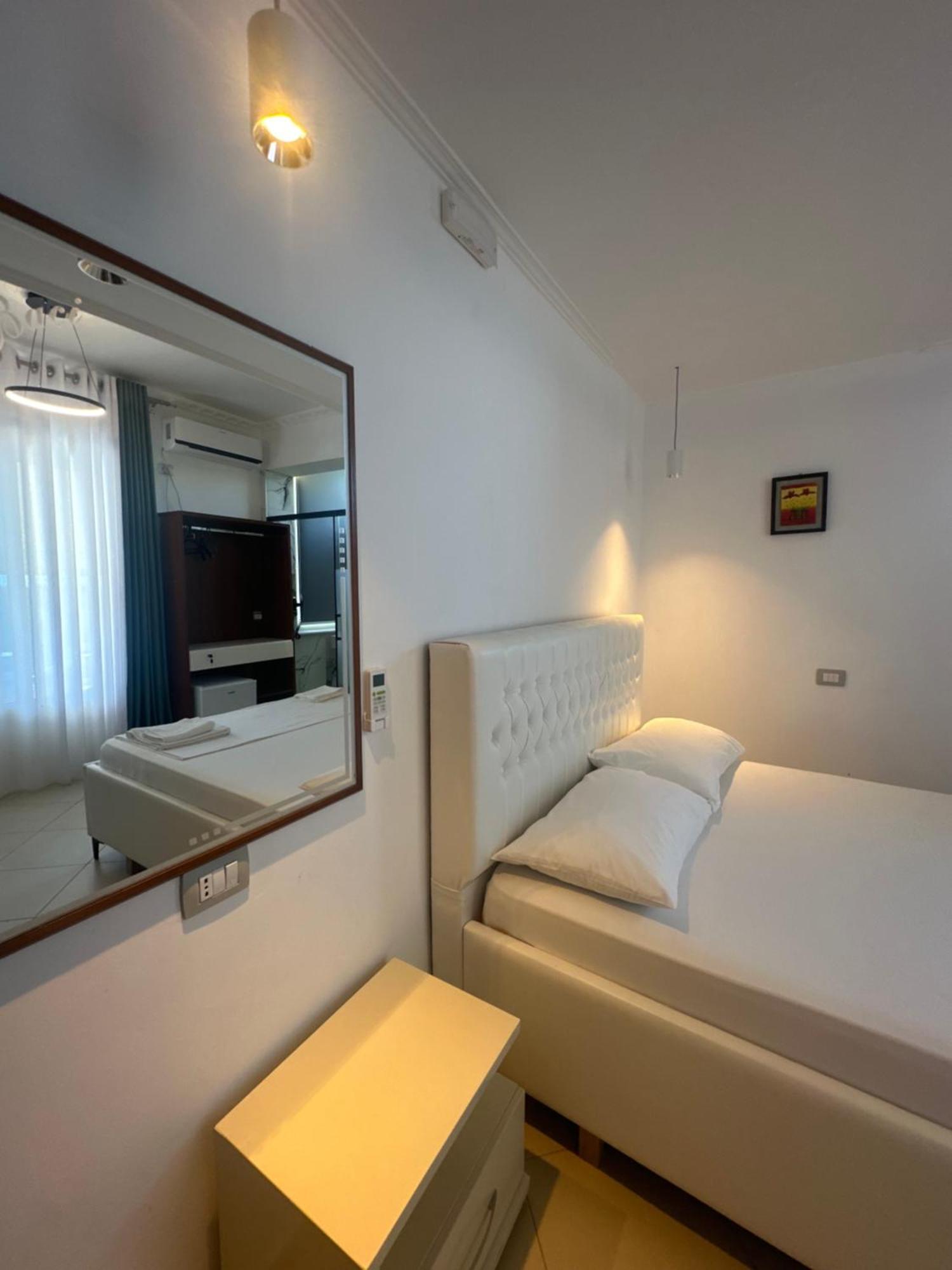 Hotel Kristal Borsh Buitenkant foto
